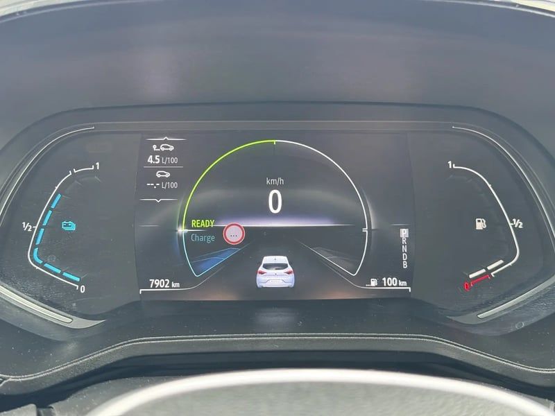 Photo de la voiture RENAULT CLIO V E-Tech full hybrid 145 Equilibre