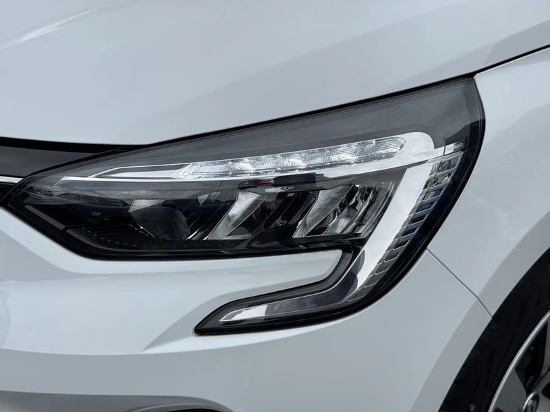 Photo de la voiture RENAULT CLIO V E-Tech full hybrid 145 Equilibre