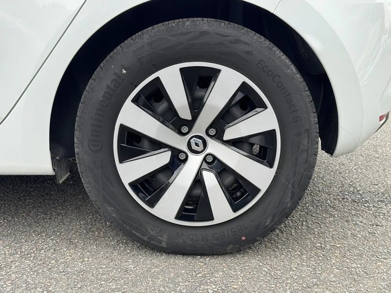 Photo de la voiture RENAULT CLIO V E-Tech full hybrid 145 Equilibre