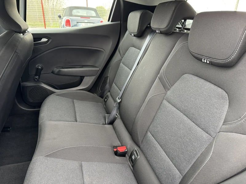 Photo de la voiture RENAULT CLIO V E-Tech full hybrid 145 Equilibre