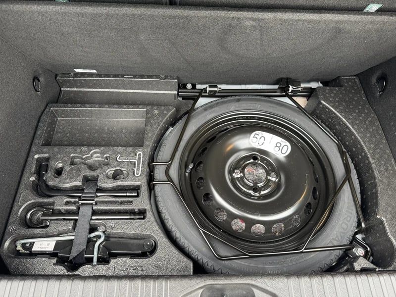 Photo de la voiture RENAULT CLIO V E-Tech full hybrid 145 Equilibre