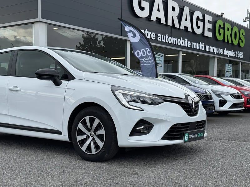 Photo de la voiture RENAULT CLIO V E-Tech full hybrid 145 Equilibre