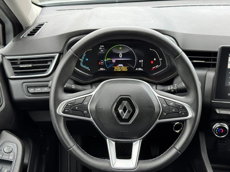 Photo de la voiture RENAULT CLIO V E-Tech full hybrid 145 Equilibre