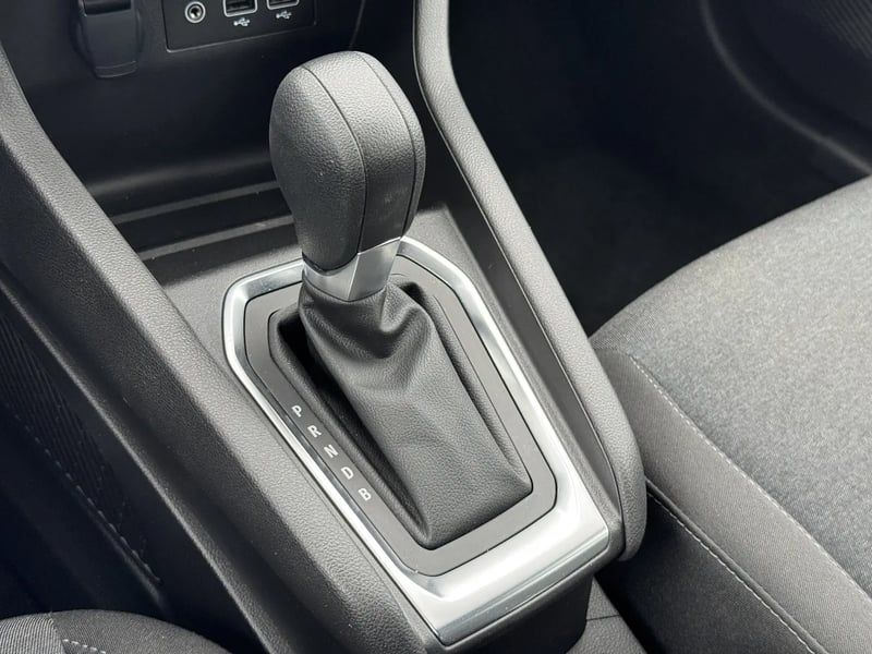 Photo de la voiture RENAULT CLIO V E-Tech full hybrid 145 Equilibre