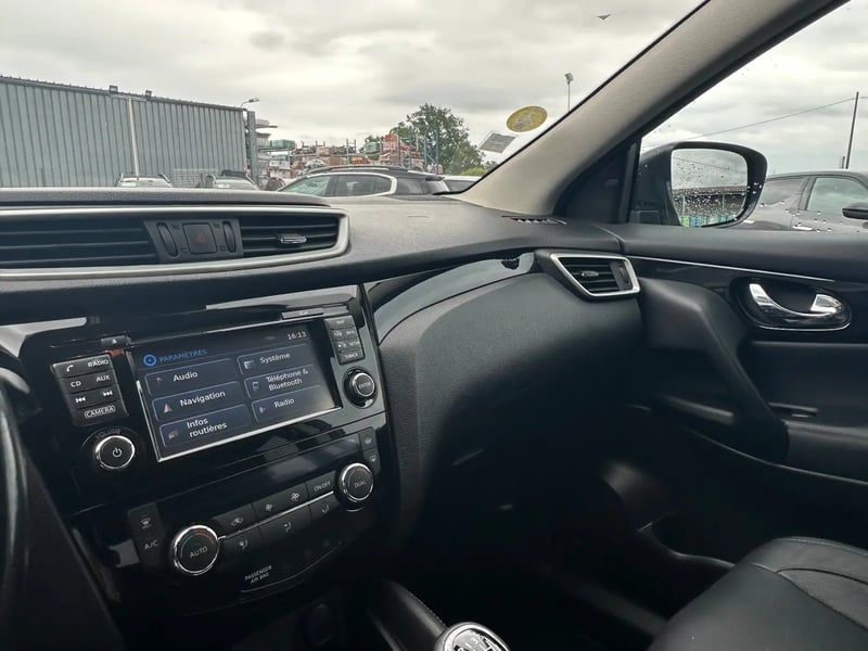 Photo de la voiture NISSAN QASHQAI 1.6 dCi 130 Stop/Start Tekna