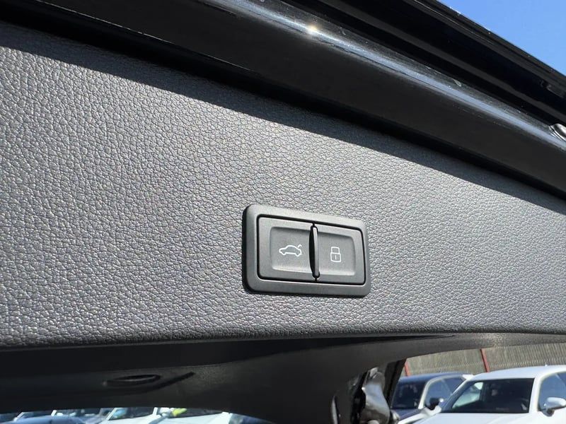 Photo de la voiture AUDI Q2 30 TDI 116 S tronic 7 S-line