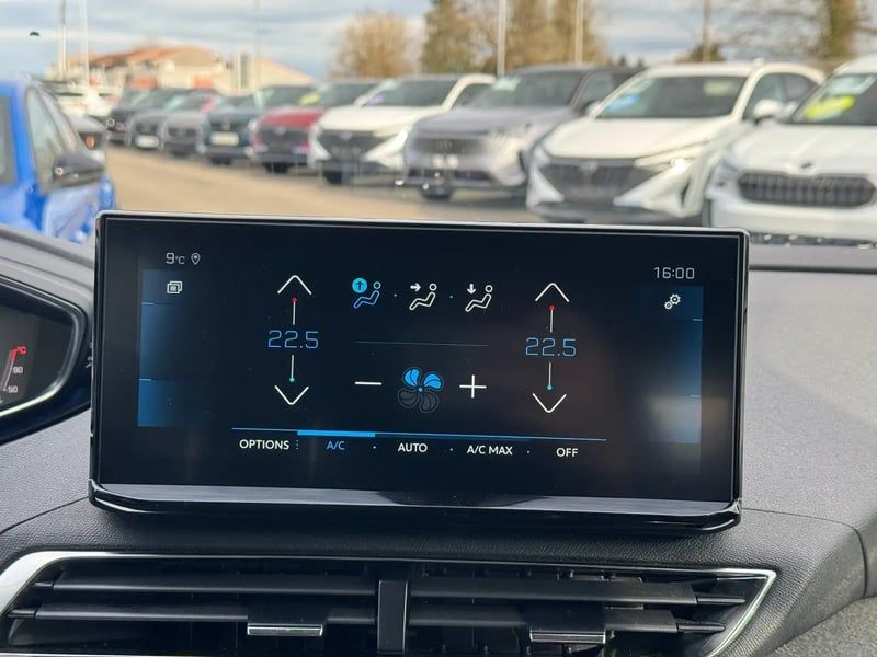 Photo de la voiture PEUGEOT 3008 BlueHDi 130ch S&S EAT8 Allure Pack