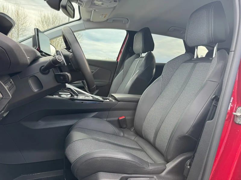 Photo de la voiture PEUGEOT 3008 BlueHDi 130ch S&S EAT8 Allure Pack