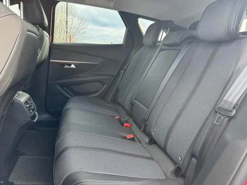 Photo de la voiture PEUGEOT 3008 BlueHDi 130ch S&S EAT8 Allure Pack