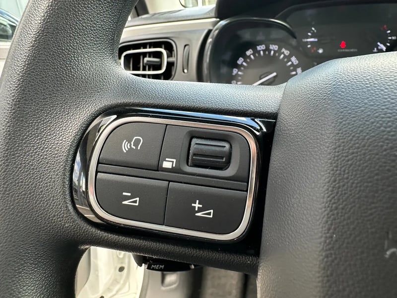 Photo de la voiture CITROEN C3 PureTech 110 S&S EAT6 Shine