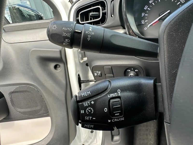 Photo de la voiture CITROEN C3 PureTech 110 S&S EAT6 Shine
