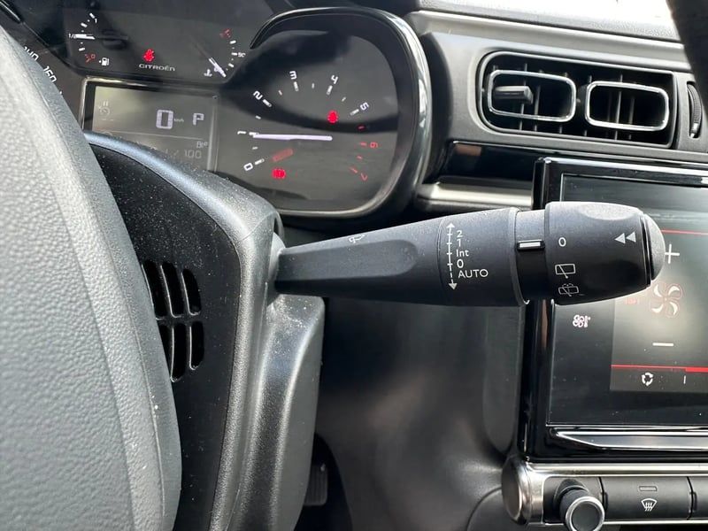 Photo de la voiture CITROEN C3 PureTech 110 S&S EAT6 Shine
