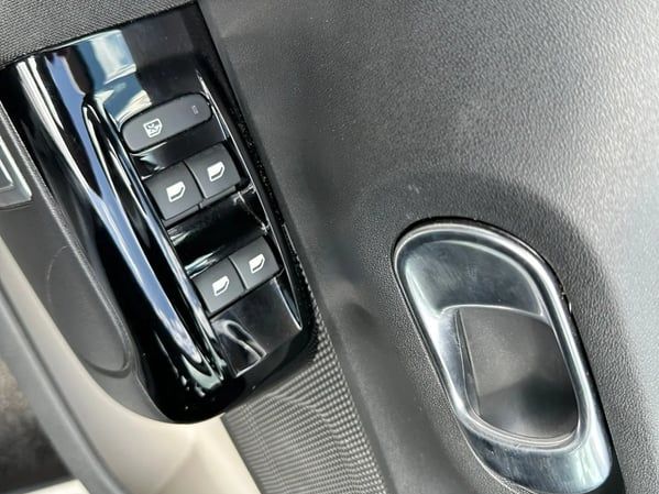 Photo de la voiture CITROEN C3 PureTech 110 S&S EAT6 Shine