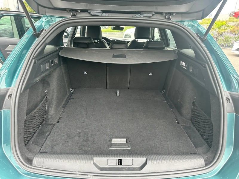 Photo de la voiture PEUGEOT 308 SW PureTech 130ch S&S EAT8 GT