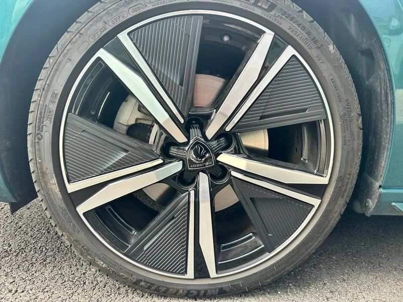 Photo de la voiture PEUGEOT 308 SW PureTech 130ch S&S EAT8 GT