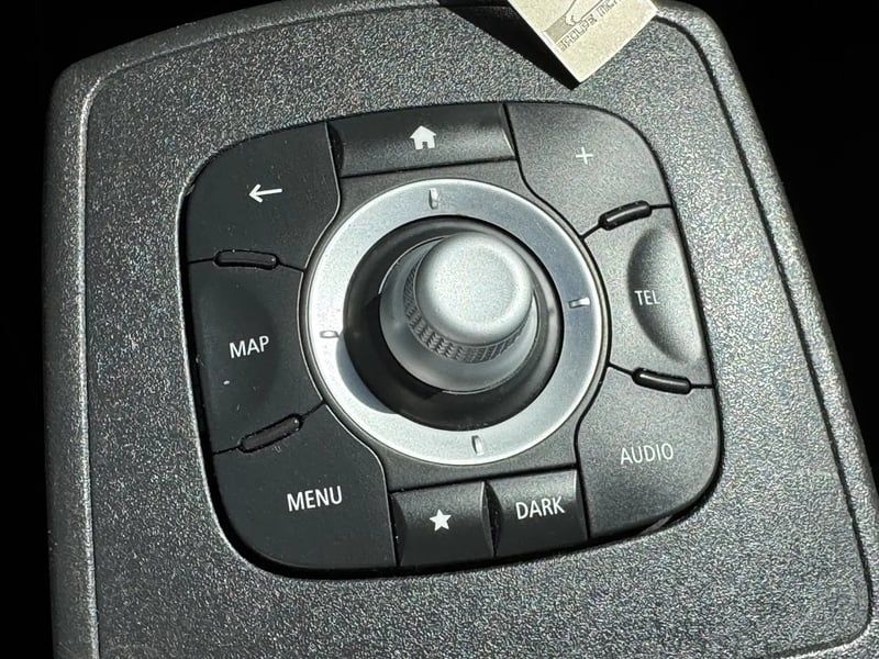 Photo de la voiture RENAULT SCENIC III dCi 110 Energy eco2 Bose Edition