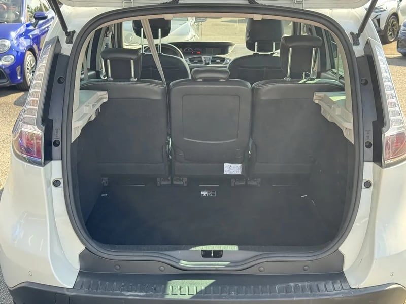 Photo de la voiture RENAULT SCENIC III dCi 110 Energy eco2 Bose Edition