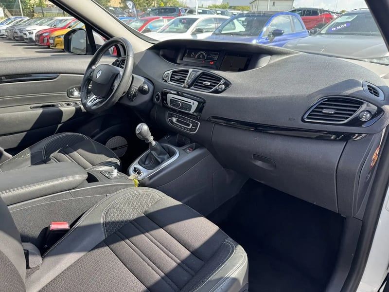 Photo de la voiture RENAULT SCENIC III dCi 110 Energy eco2 Bose Edition