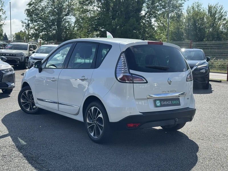 Photo de la voiture RENAULT SCENIC III dCi 110 Energy eco2 Bose Edition