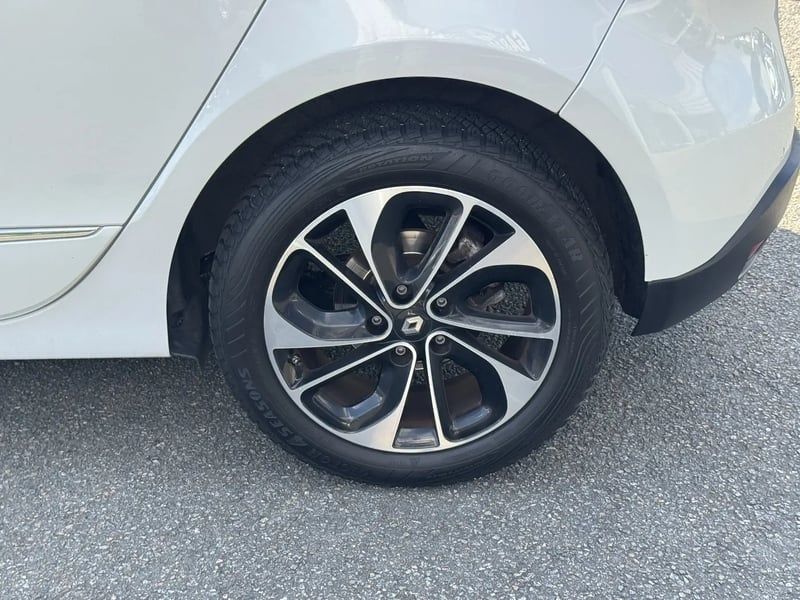 Photo de la voiture RENAULT SCENIC III dCi 110 Energy eco2 Bose Edition