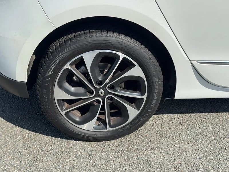 Photo de la voiture RENAULT SCENIC III dCi 110 Energy eco2 Bose Edition