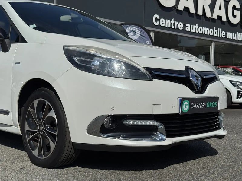 Photo de la voiture RENAULT SCENIC III dCi 110 Energy eco2 Bose Edition