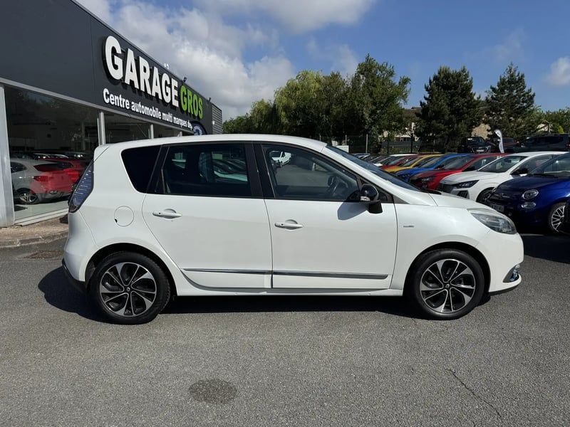 Photo de la voiture RENAULT SCENIC III dCi 110 Energy eco2 Bose Edition