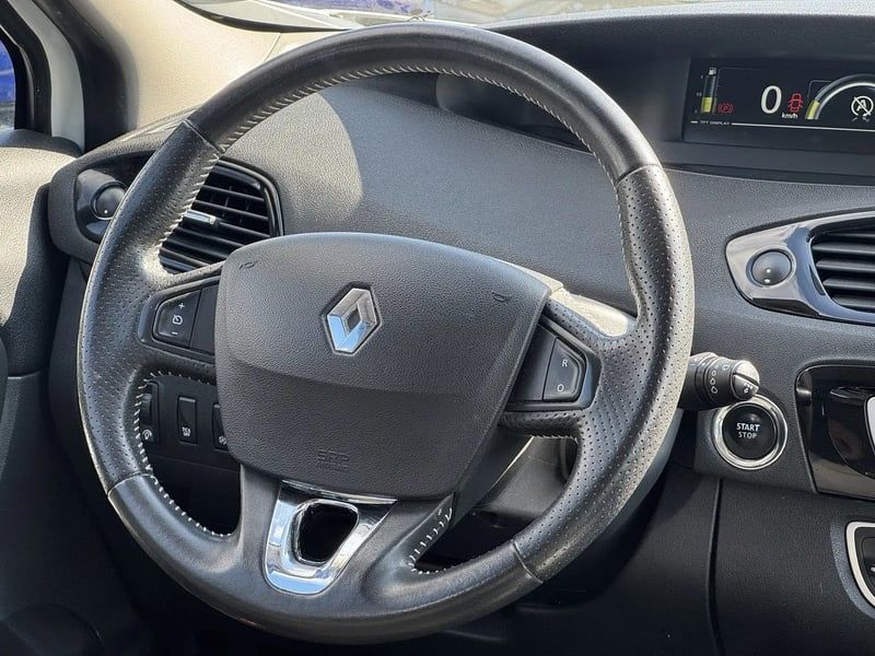 Photo de la voiture RENAULT SCENIC III dCi 110 Energy eco2 Bose Edition