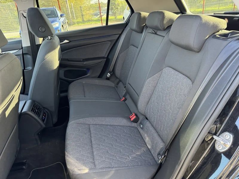 Photo de la voiture VOLKSWAGEN GOLF 2.0 TDI SCR 150 DSG7 Life Plus