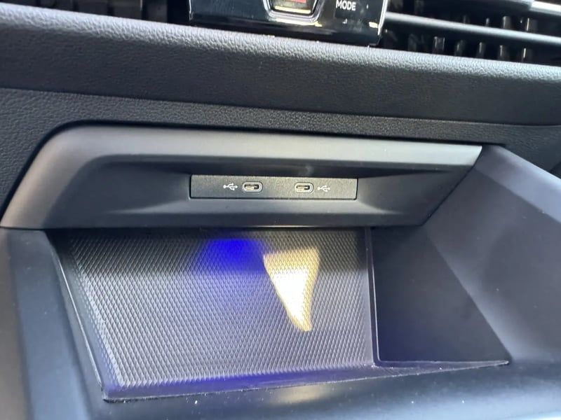 Photo de la voiture VOLKSWAGEN GOLF 2.0 TDI SCR 150 DSG7 Life Plus