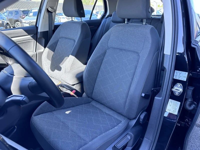 Photo de la voiture VOLKSWAGEN GOLF 2.0 TDI SCR 150 DSG7 Life Plus