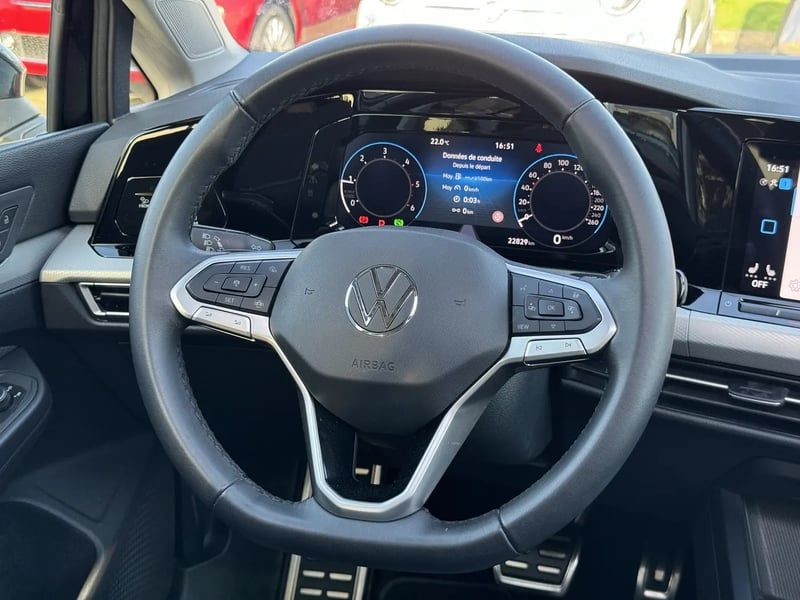 Photo de la voiture VOLKSWAGEN GOLF 2.0 TDI SCR 150 DSG7 Life Plus