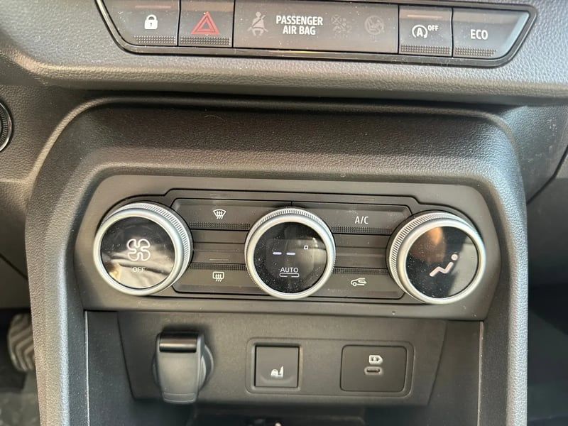 Photo de la voiture DACIA SANDERO ECO-G 100 GSR2 Stepway Extreme +