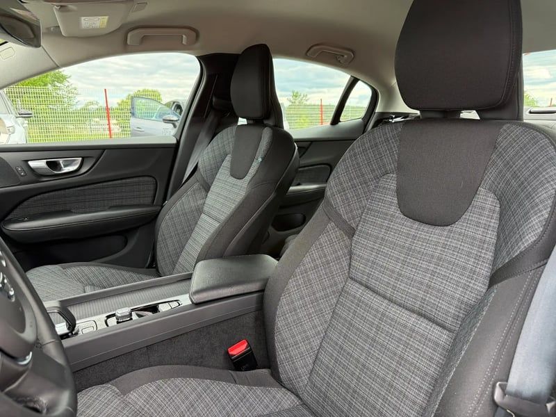 Photo de la voiture VOLVO S60 B4 197 ch DCT7 Start