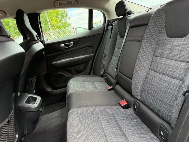 Photo de la voiture VOLVO S60 B4 197 ch DCT7 Start
