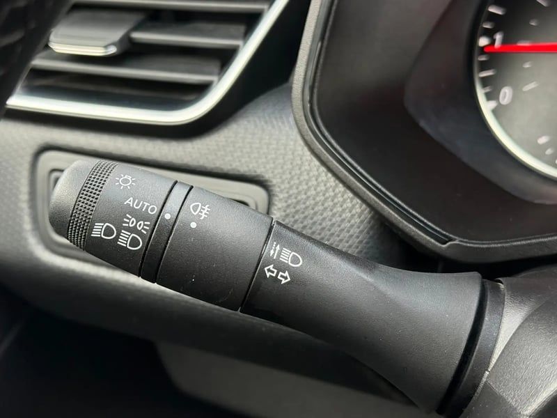 Photo de la voiture RENAULT CLIO V TCe 90 Equilibre