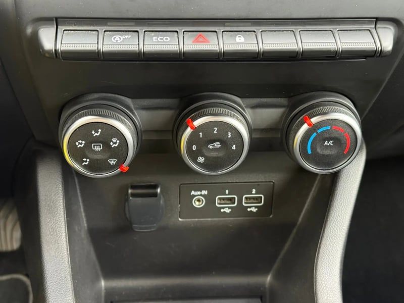 Photo de la voiture RENAULT CLIO V TCe 90 Equilibre