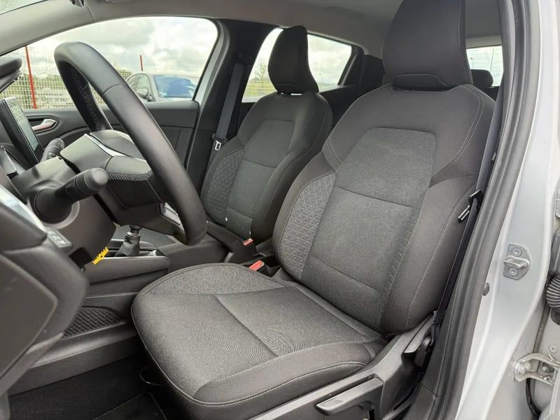 Photo de la voiture RENAULT CLIO V TCe 90 Equilibre