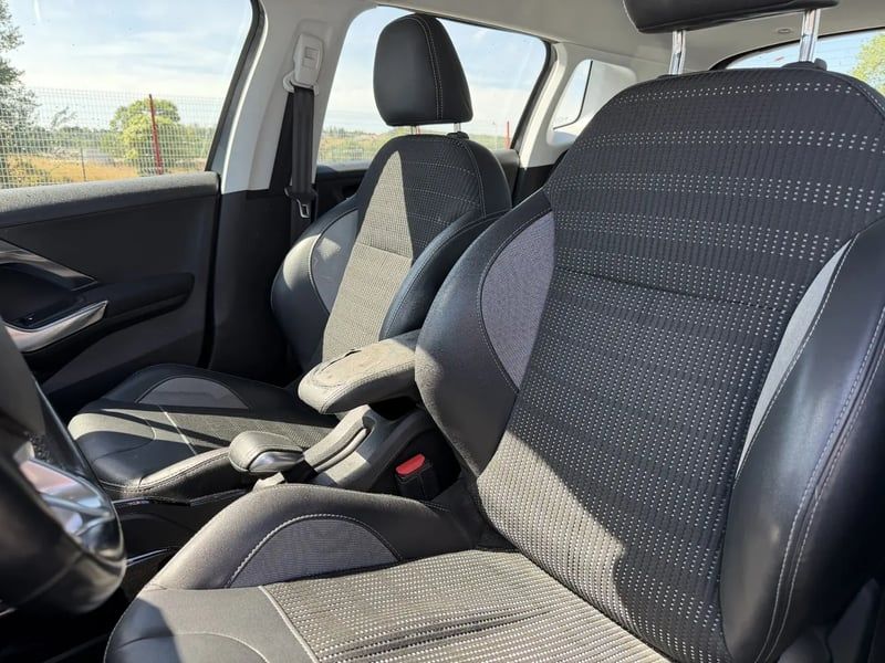 Photo de la voiture PEUGEOT 2008 1.6 BlueHDi 120ch S&S BVM6 Allure