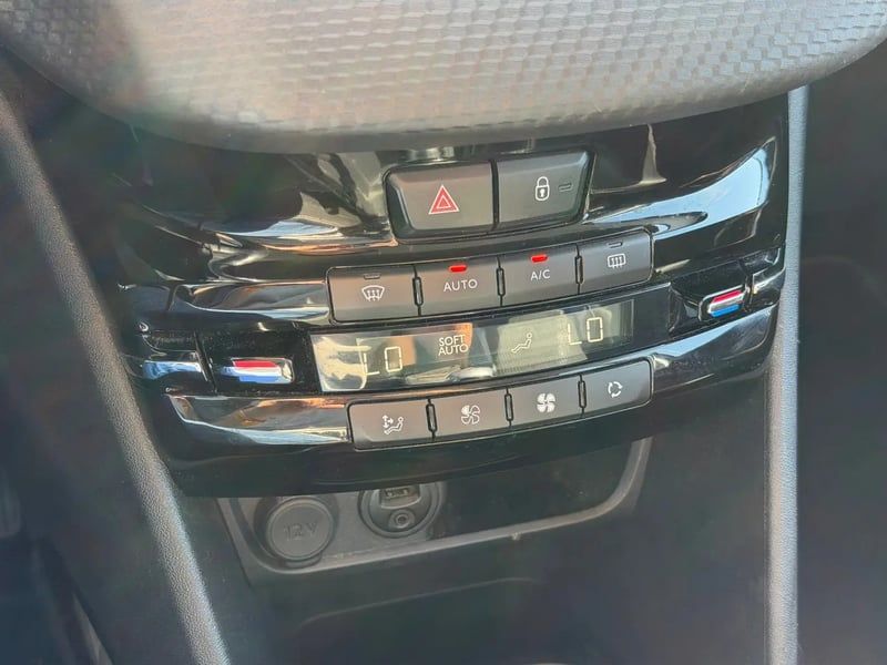 Photo de la voiture PEUGEOT 2008 1.6 BlueHDi 120ch S&S BVM6 Allure
