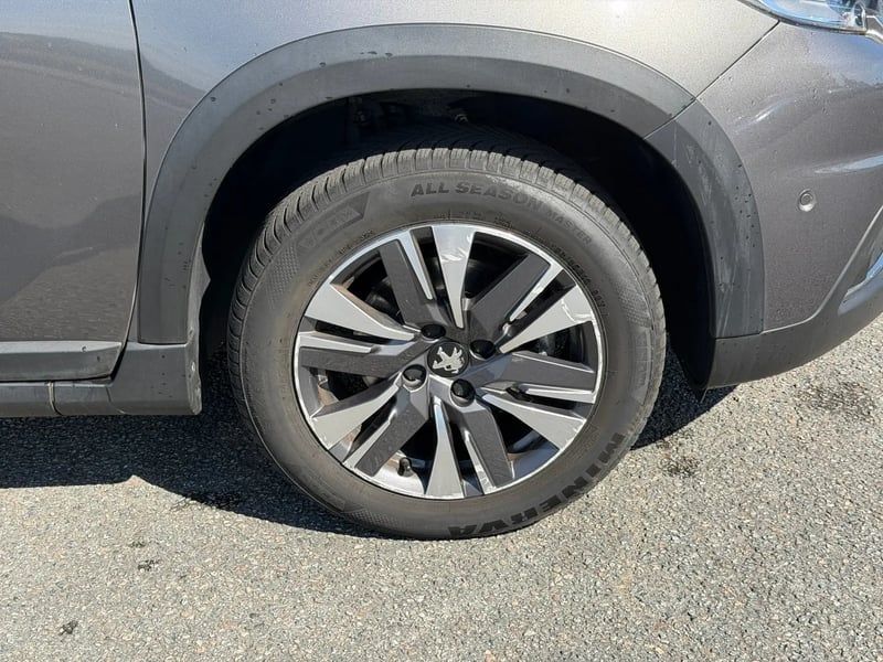Photo de la voiture PEUGEOT 2008 1.6 BlueHDi 120ch S&S BVM6 Allure