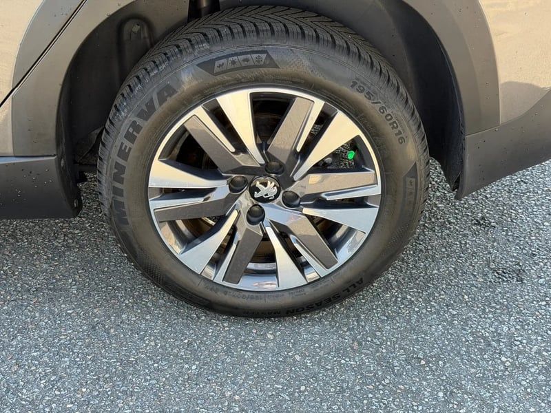 Photo de la voiture PEUGEOT 2008 1.6 BlueHDi 120ch S&S BVM6 Allure