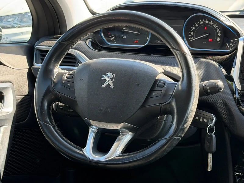 Photo de la voiture PEUGEOT 2008 1.6 BlueHDi 120ch S&S BVM6 Allure