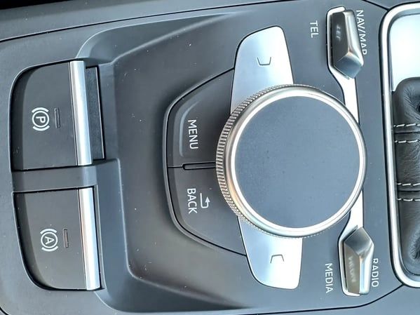 Photo de la voiture AUDI Q2 35 TFSI 150 S tronic 7 S line Plus