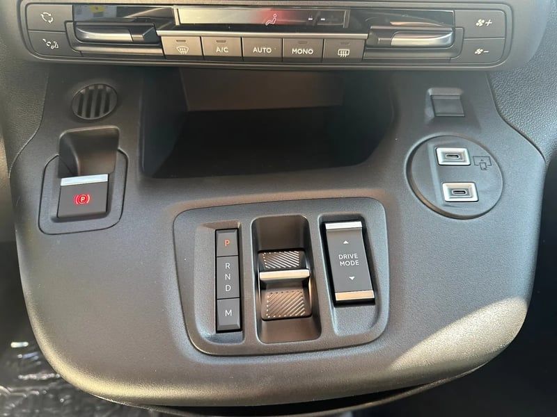 Photo de la voiture CITROEN BERLINGO Diesel 130 ch Automatique Max - 5P