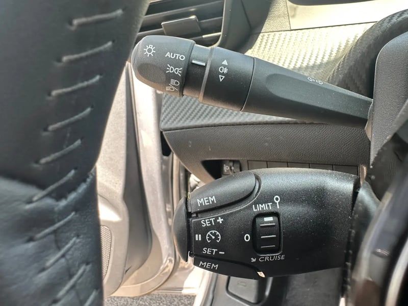 Photo de la voiture PEUGEOT 208 100 S&S BVM6 Allure
