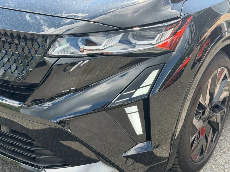 Photo de la voiture RENAULT RAFALE E-Tech full hybrid 200 ch esprit Alpine