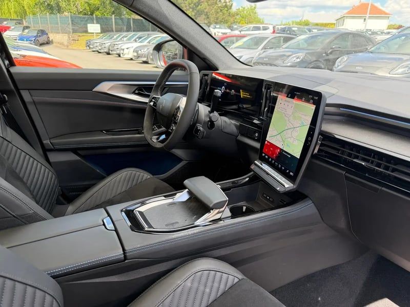Photo de la voiture RENAULT RAFALE E-Tech full hybrid 200 ch esprit Alpine