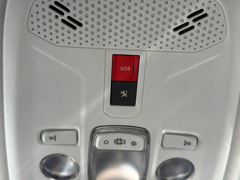 Photo de la voiture PEUGEOT 2008 BlueHDi 110 S&S BVM6 Allure Pack