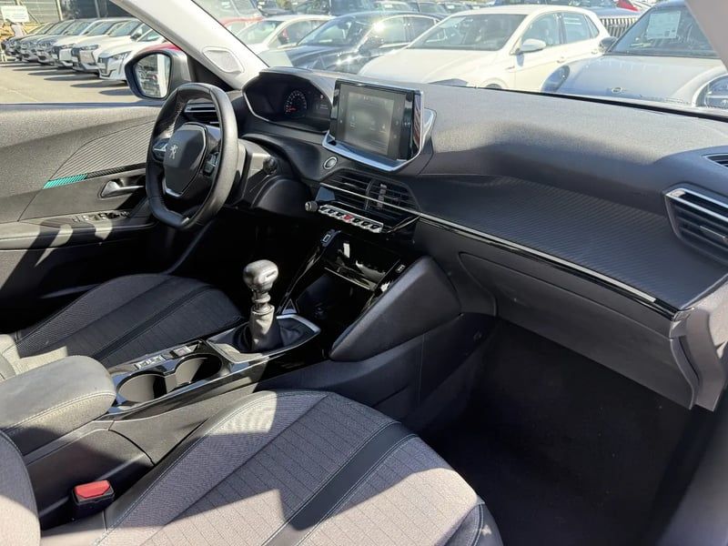 Photo de la voiture PEUGEOT 2008 BlueHDi 110 S&S BVM6 Allure Pack